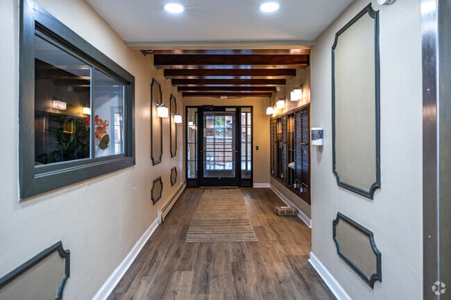 Lobby - Oakland Manor Apartments