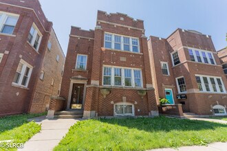 Building Photo - 5325 W Montrose Ave