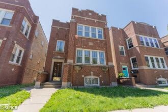 Building Photo - 5325 W Montrose Ave