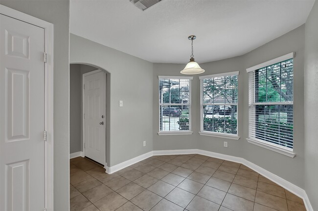 Foto del edificio - 3011 Crescent Oaks Park Ln