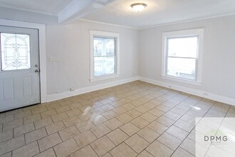 Building Photo - 304 S Magnolia Ave