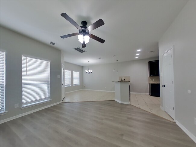 Foto del edificio - 6706 Honey Harvest Ln