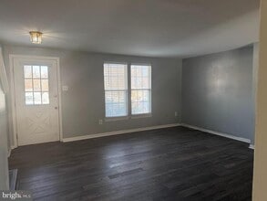 Building Photo - 8910 Pembrook Woods