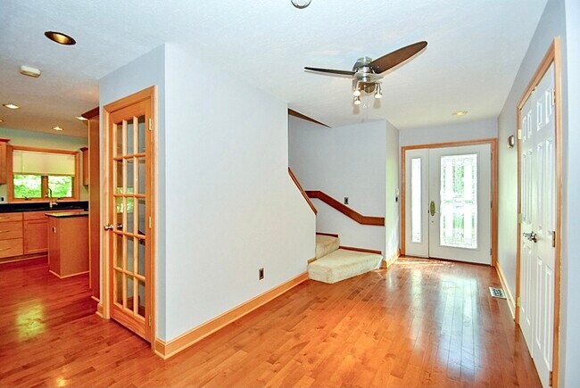 Building Photo - 1514 Mossglen Cir NE