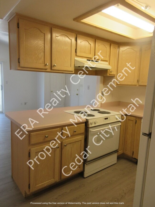 Building Photo - **Move-In Bonus!** 3 bed, 2 bath Twin Home