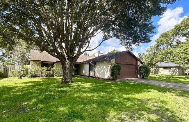 Foto del edificio - Lovely 3/2.5 Spacious Home with a Screened...