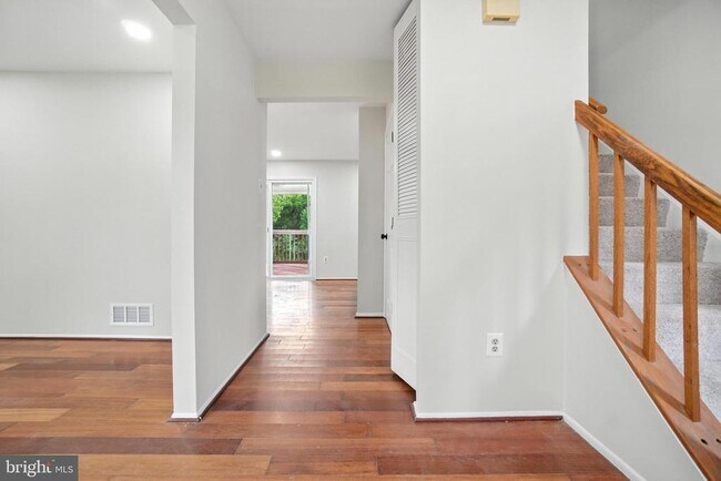 Building Photo - 4739 Bates Dr