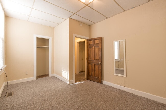 Building Photo - 628 University