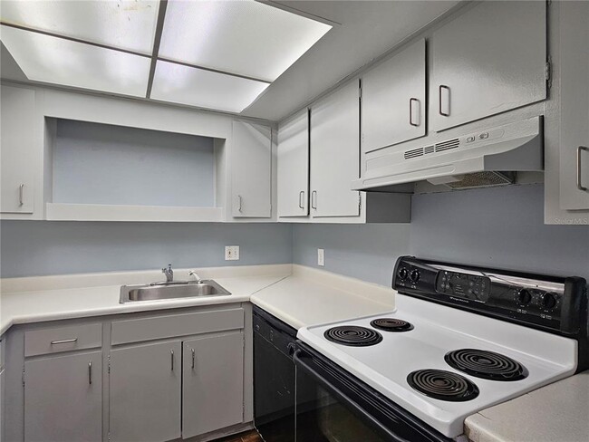 Building Photo - 7611 Paula Dr
