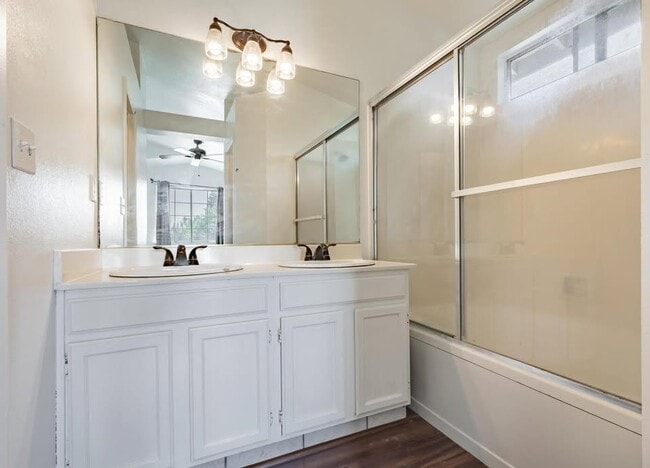 Foto del edificio - 2683 Mitchell Ave