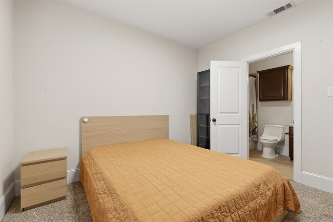 Foto del edificio - 1816 Dennis St