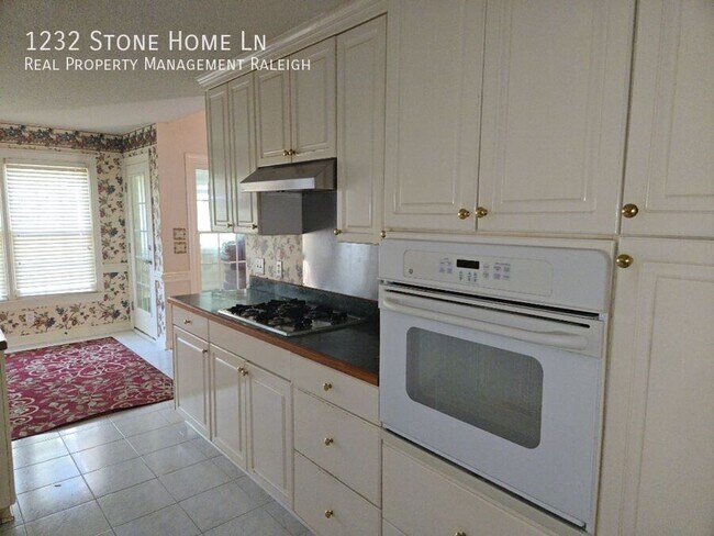 Foto del edificio - 1232 Stone Home Ln