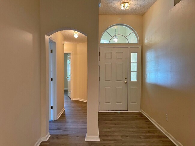 Building Photo - 3/2 Heritage Landing home w/fantastic comm...