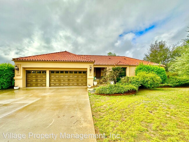 3 br, 3 bath House - 158 Lake Ridge Circle photo'