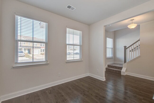 Foto del edificio - 7821 Montview Rd