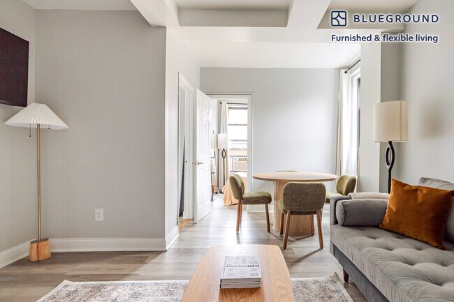 Building Photo - 240 W 73rd St