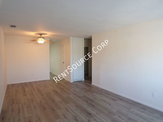 Building Photo - 2 Bedroom 2 Bath Condo for Rent in Barstow