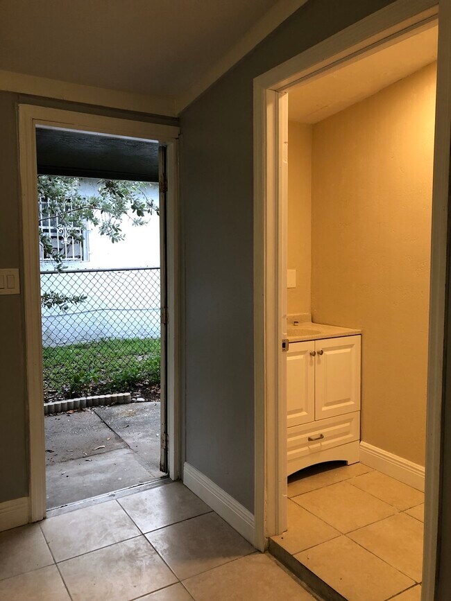 Building Photo - 3011 NW 3rd St