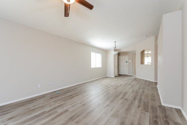 Building Photo - 10381 E Roywood Way