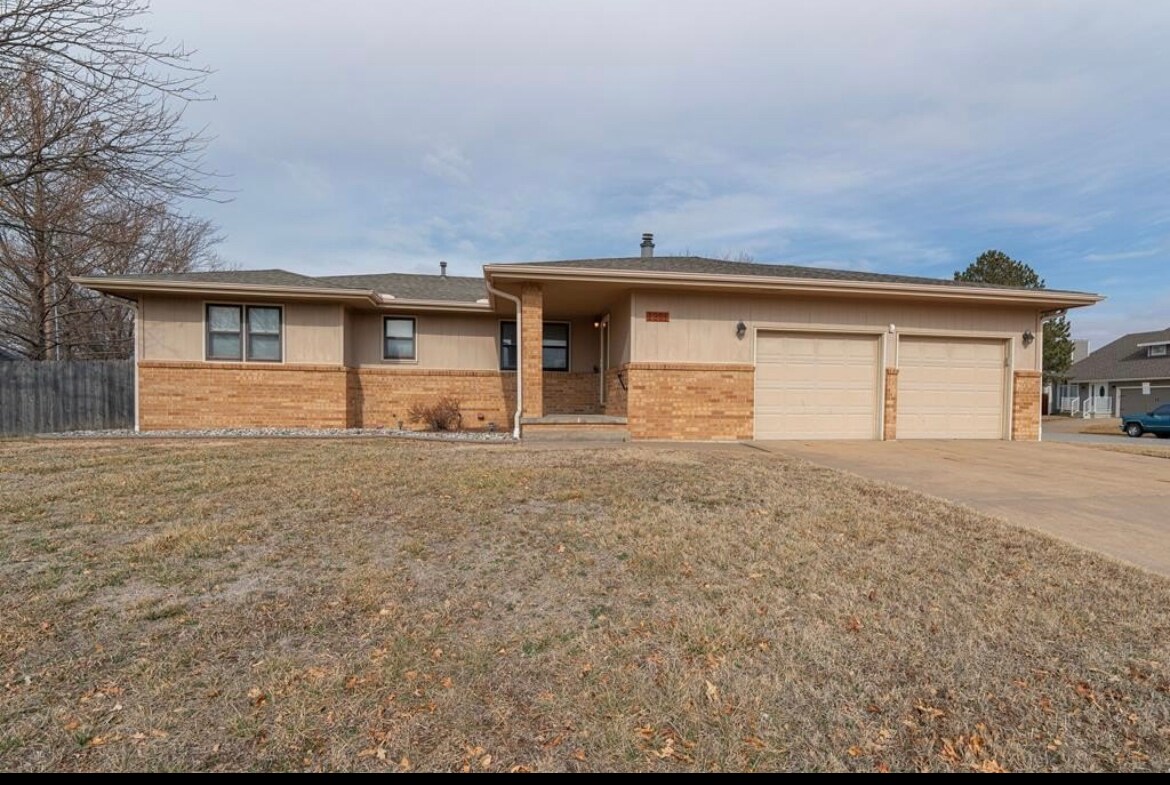 1221 Sequoia Dr, Salina, KS 67401 House Rental in Salina, KS