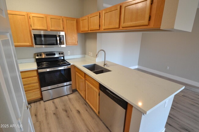 Building Photo - 5401 E Van Buren St