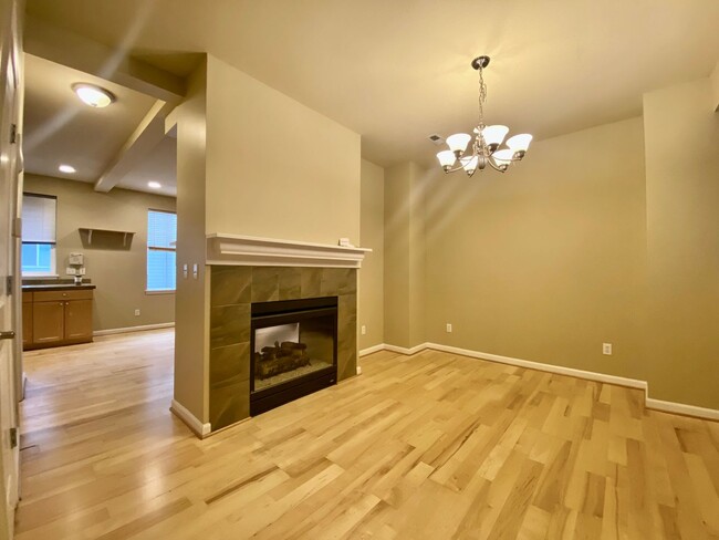 Building Photo - Delightful Townhouse in Renton Highlands!