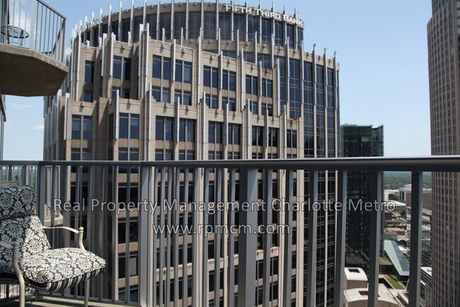 Foto del edificio - Fabulous Uptown View from 33rd Story Suite