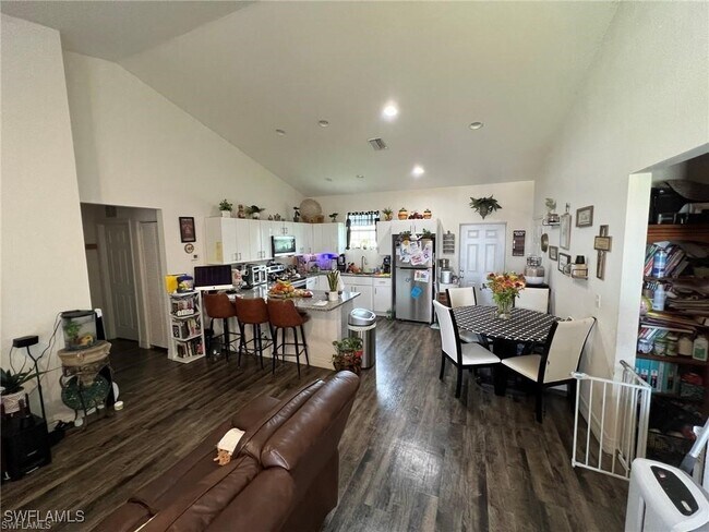 Building Photo - 8036 Buttercup Cir