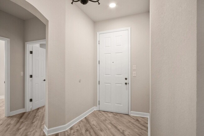 Foto del edificio - Beautiful Palencia Condo Available for Rent