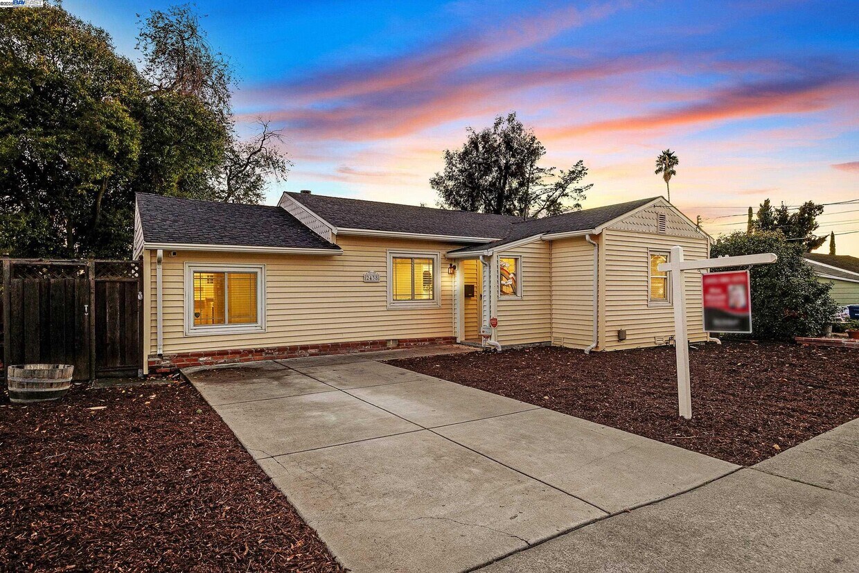 Foto principal - 2438 Upland Dr