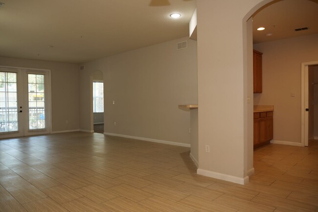 Building Photo - 3 Bed/2 Bath condo at Flora Ridge in Kissi...