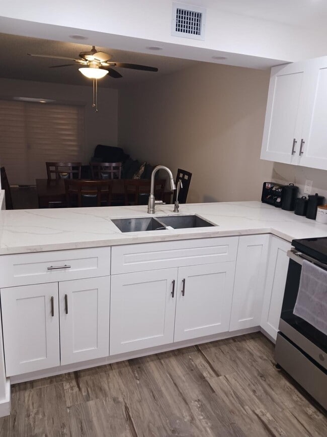 Building Photo - 1212 Bahama Bend