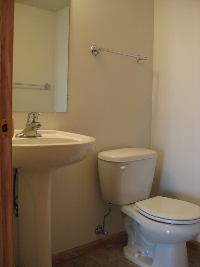 Building Photo - **Recently Remodeled** Renter's Dream Home...