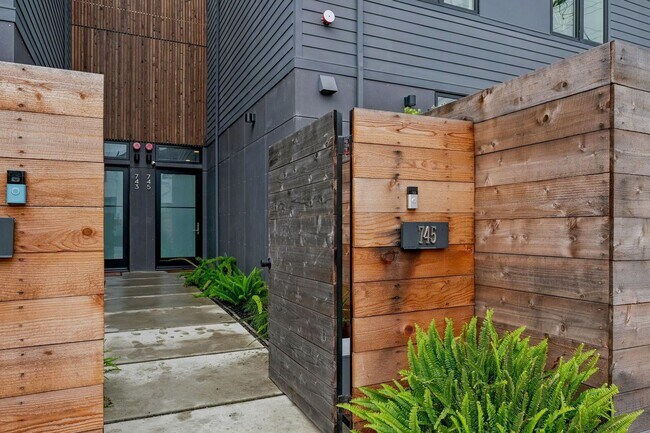 Building Photo - Modern 3BR Home in Prime Temescal Location