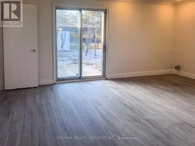 Building Photo - 375 Blue Lake Rd