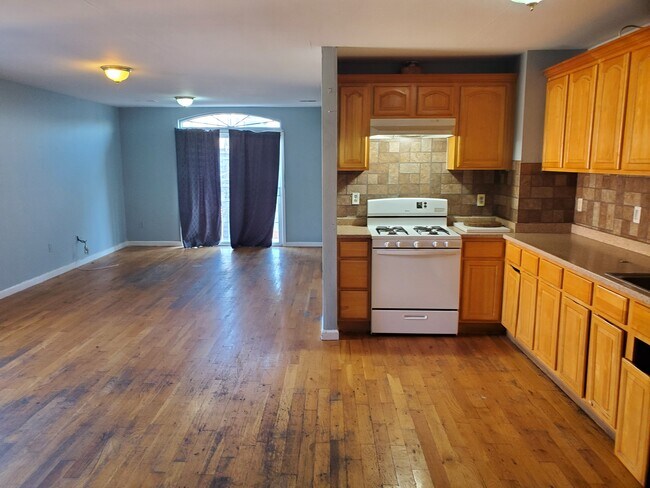 Building Photo - 261 Halladay St