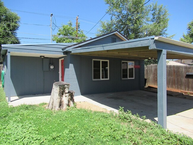 Building Photo - Spacious 2 bed/1 bath backyard bungalow av...