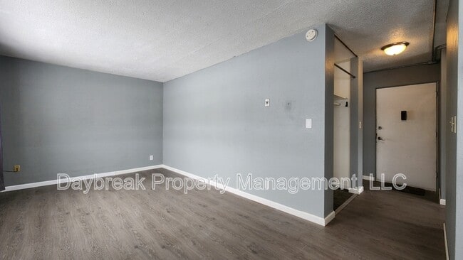 Foto del edificio - 32 10th Ave N