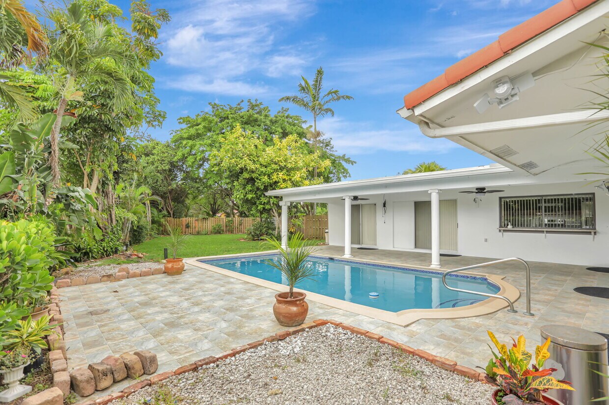 Foto principal - 3607 NW 82nd Ter