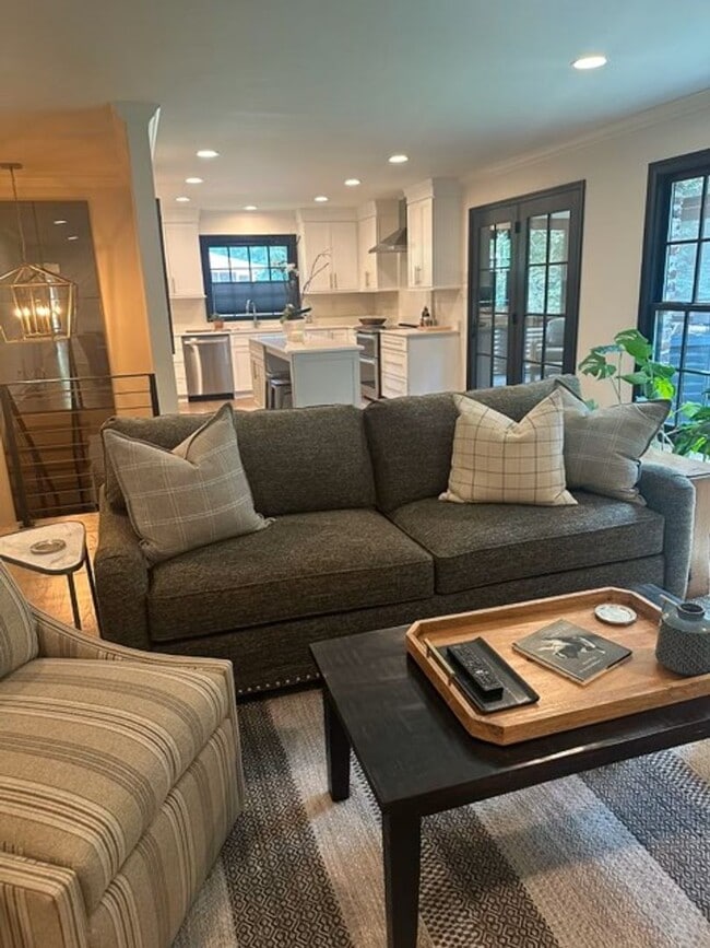 Building Photo - Fully Furnished House in West Hills – Knoxville, TN