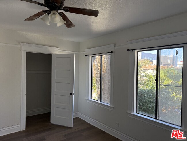 Foto del edificio - 1206 W 36th St