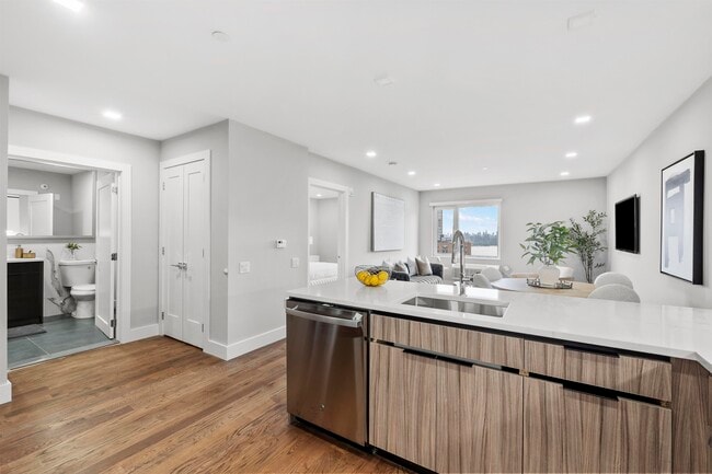 Building Photo - 60 68th St