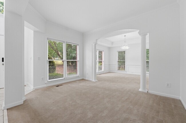 Building Photo - Spacious Renovated Home on a Quiet Cul-de-Sac Single-family · Professionally managed · Move-in ready