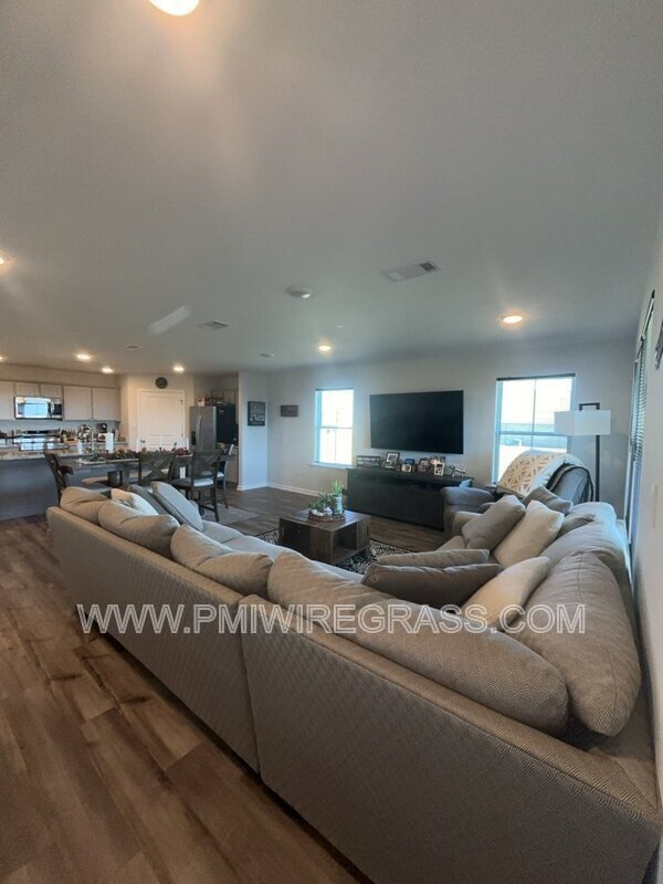 Foto del edificio - 366 Gritney Rd