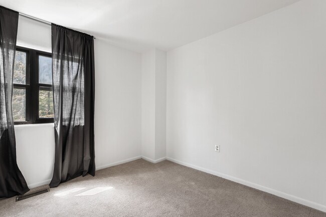 Building Photo - 1318 11th St NW