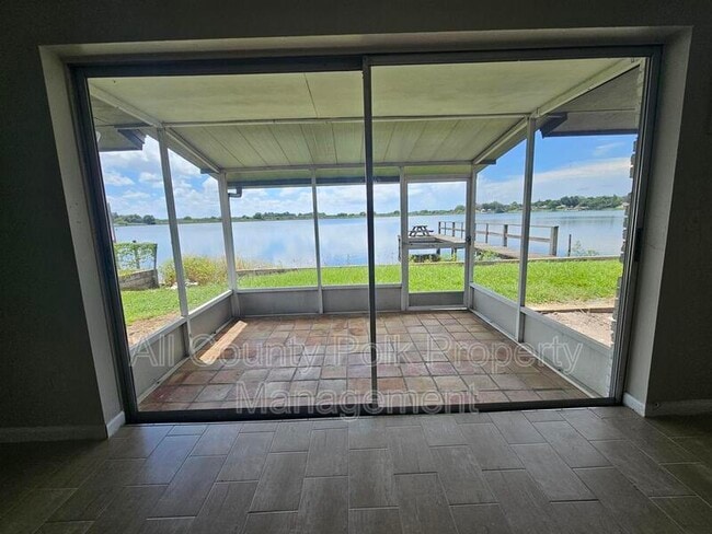 Building Photo - 929 S Buena Vista Dr
