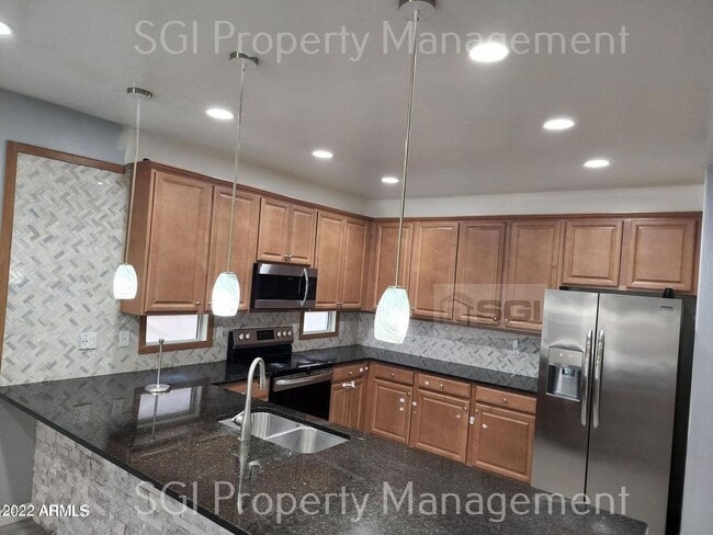 Building Photo - 2ND MONTH OF RENT IS FREE!