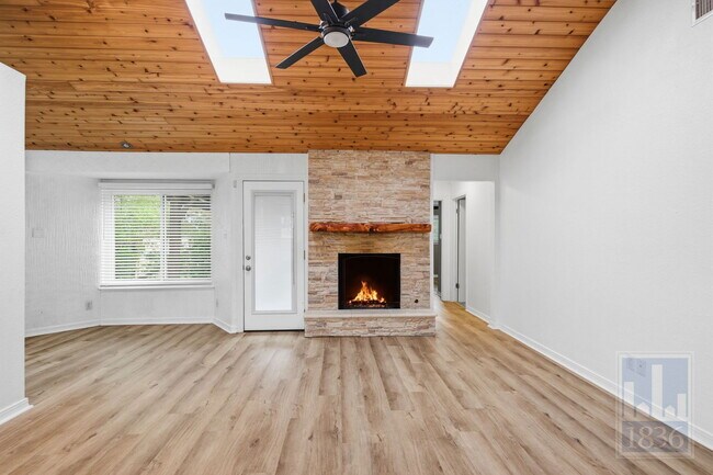 Foto del edificio - 11611 Oak Trail