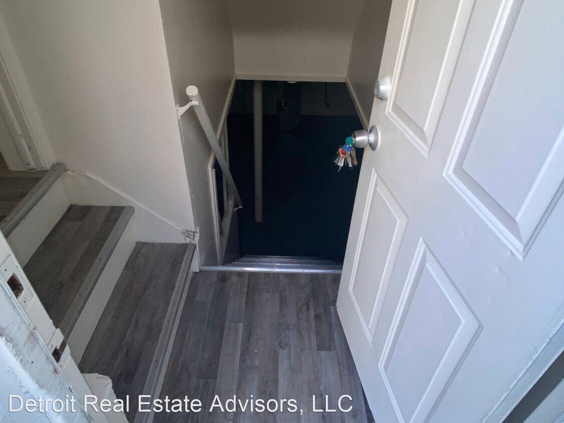 Foto principal - 3 br, 1 bath House - 15856 E State Fair