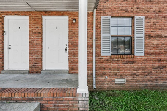 Building Photo - 1620 Baltimore Dr